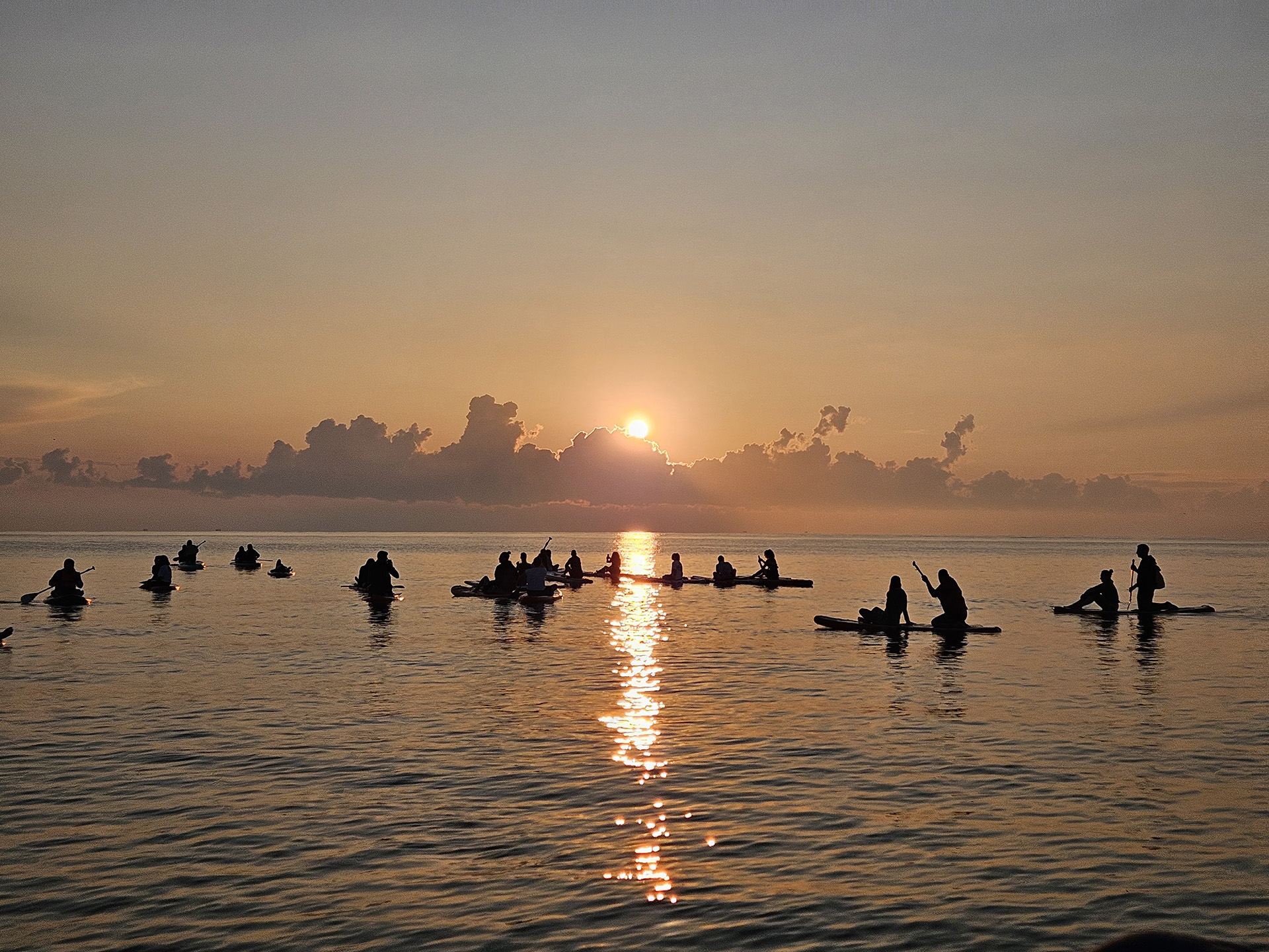 Featured image for “Alba in SUP: un risveglio speciale con i Giovani Soci di RomagnaBanca”