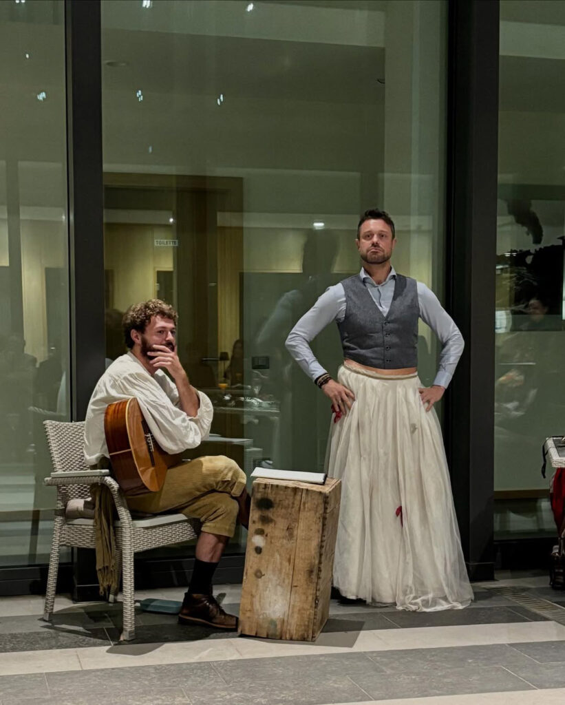 Performance teatrale dei maestri del Carnevale di Venezia alla Casa del Socio di BCC Caravaggio e Cremasco