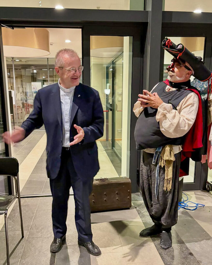 Il saluto di don Lorenzo Roncali, ai giovani soci presenti alla Casa del Socio di BCC Caravaggio e Cremasco