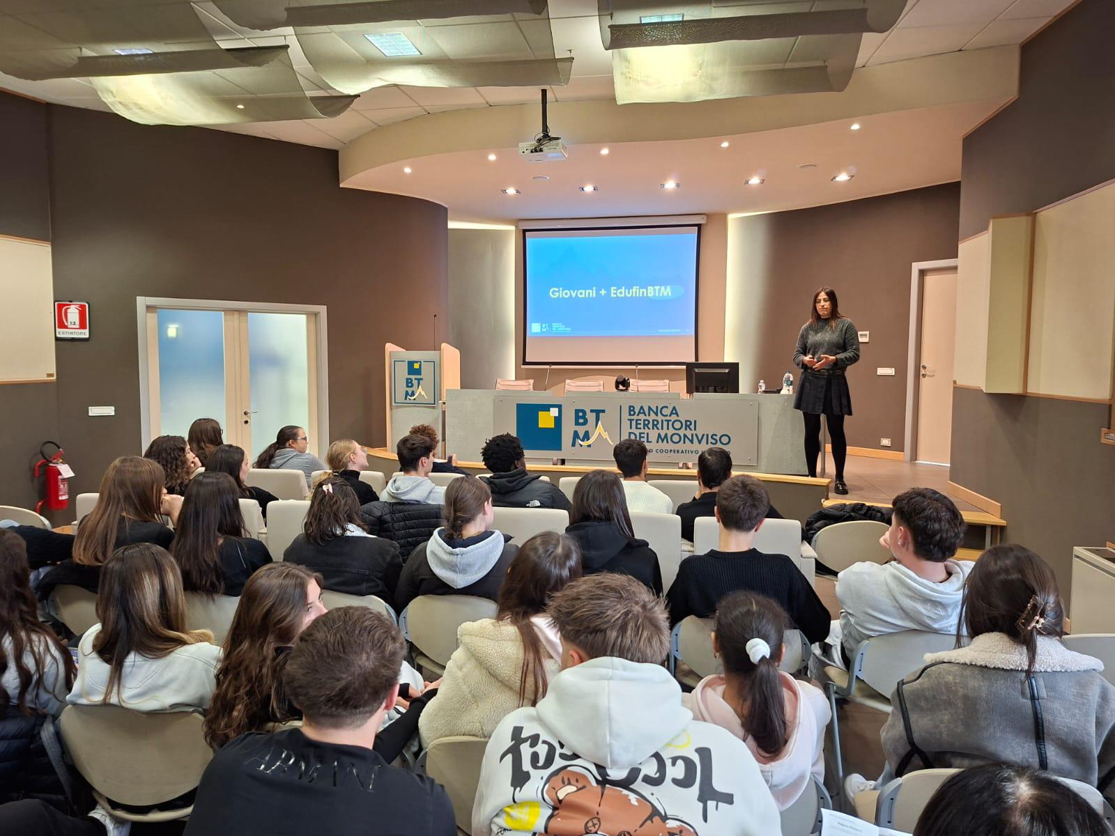 Featured image for “Young for Young: quando i maestri di educazione finanziaria sono i giovani”