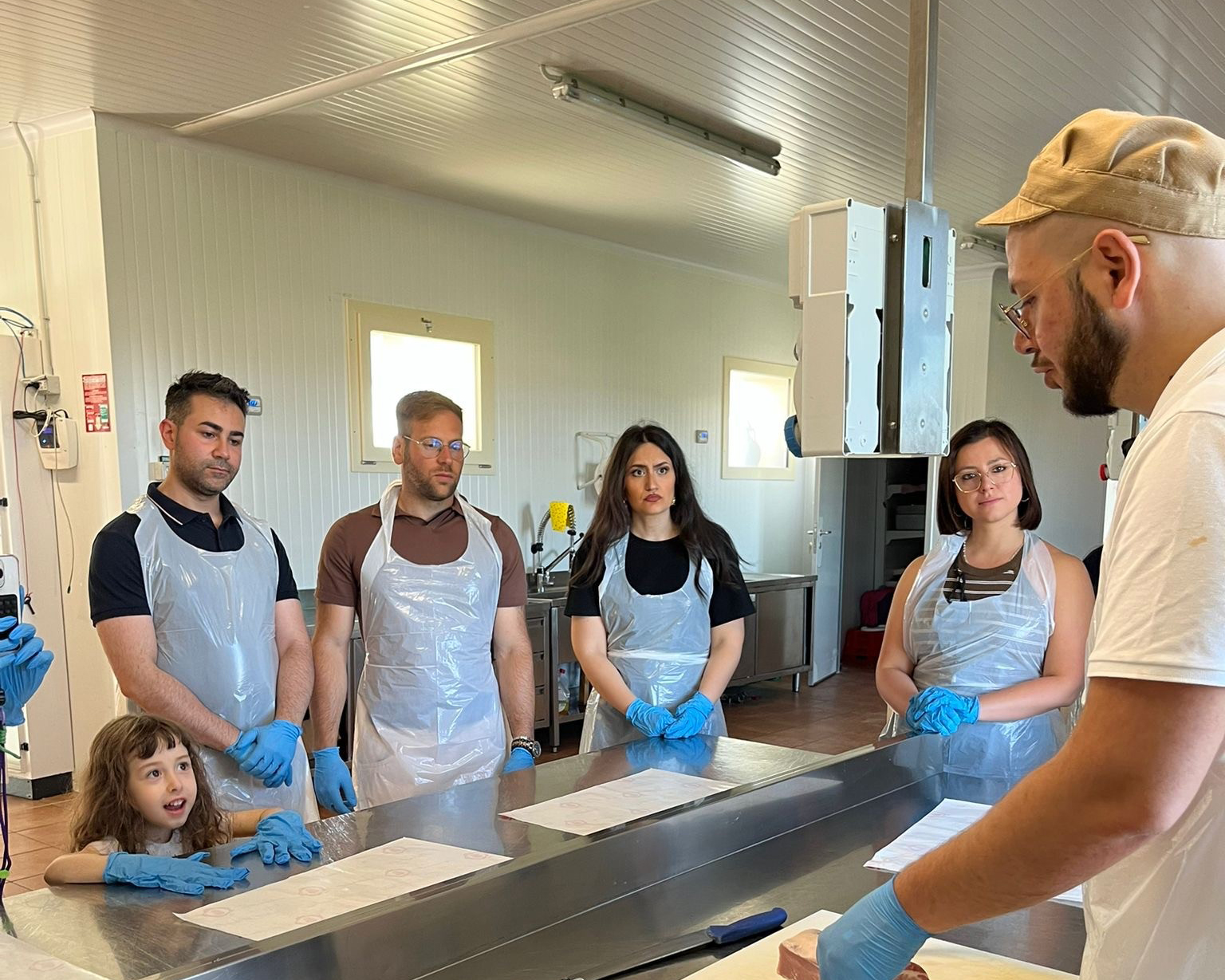 Featured image for “Le mani in pasta: i Giovani Soci BCC Appulo Lucana nel laboratorio del Salumificio Erriquez”