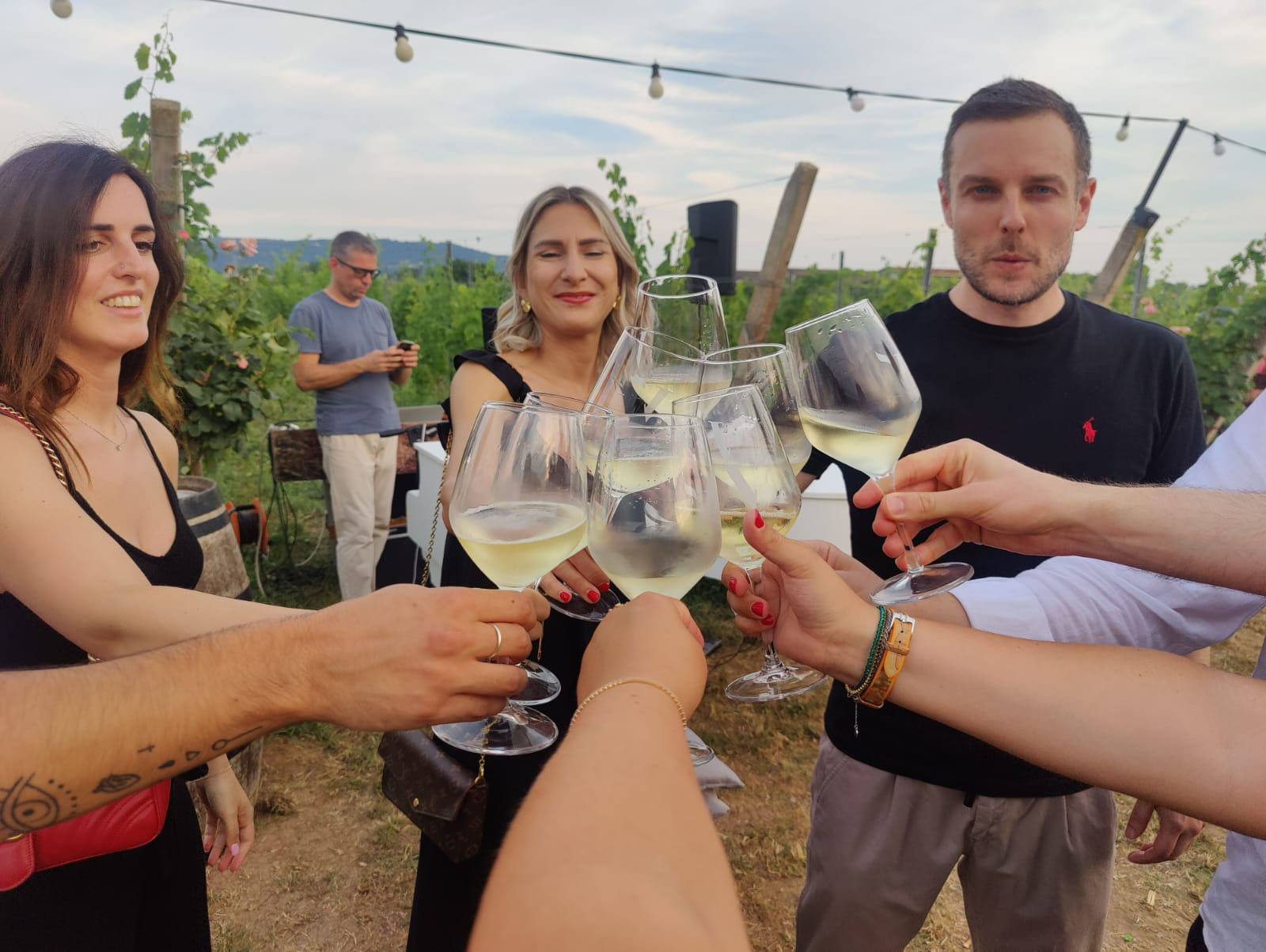 Featured image for “Un aperitivo tra le vigne per dare inizio all’estate dei Giovani Soci”