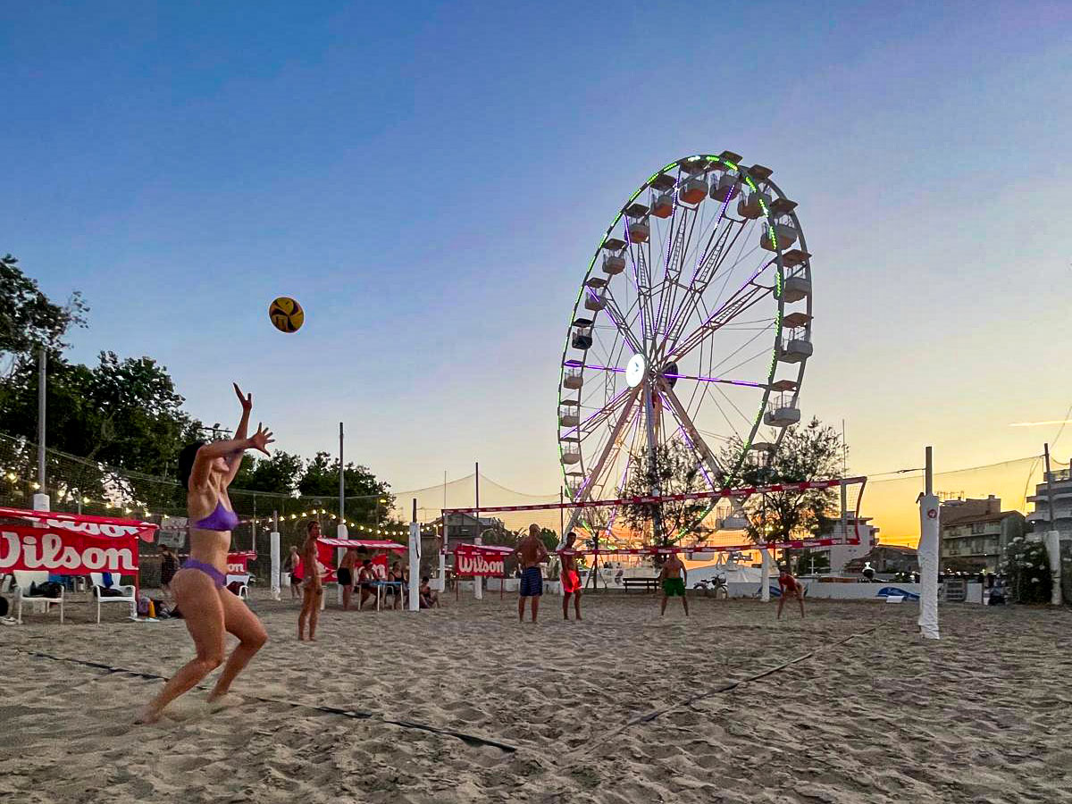 Featured image for “Il Beach Volley diventa tradizione: terza edizione per i Giovani Soci di RomagnaBanca”
