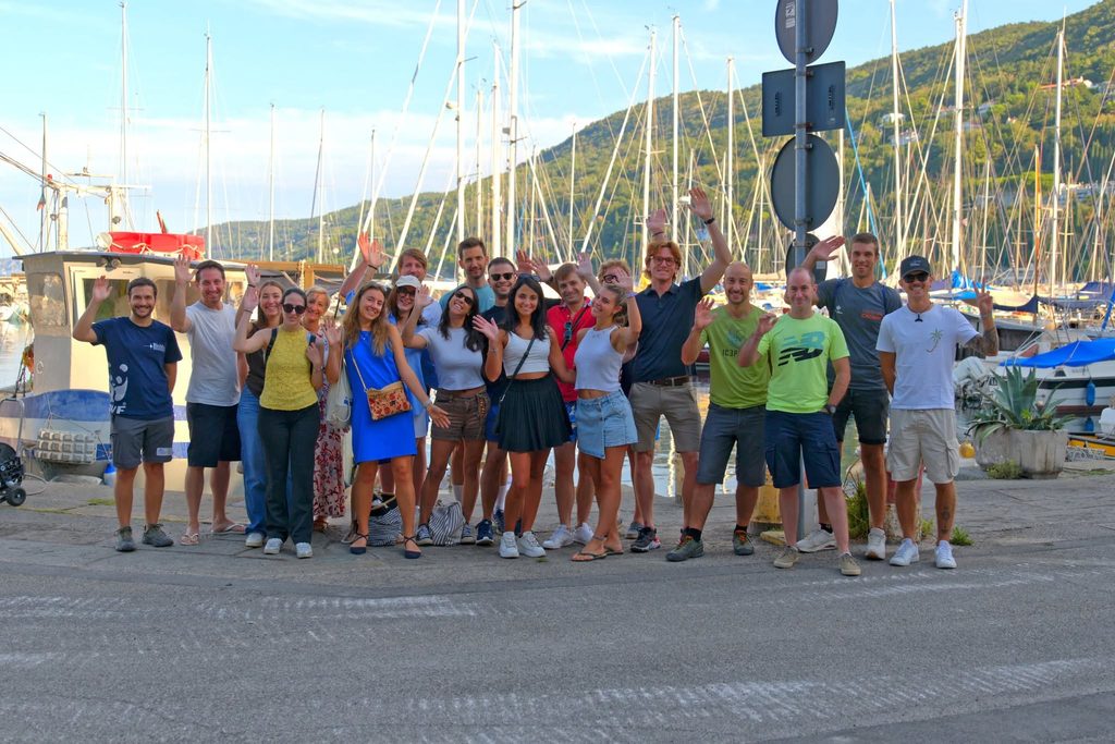 Giovani Soci di Banca 360 FVG riuniti al Porticciolo di Grignano prima dell'uscita a Miramare