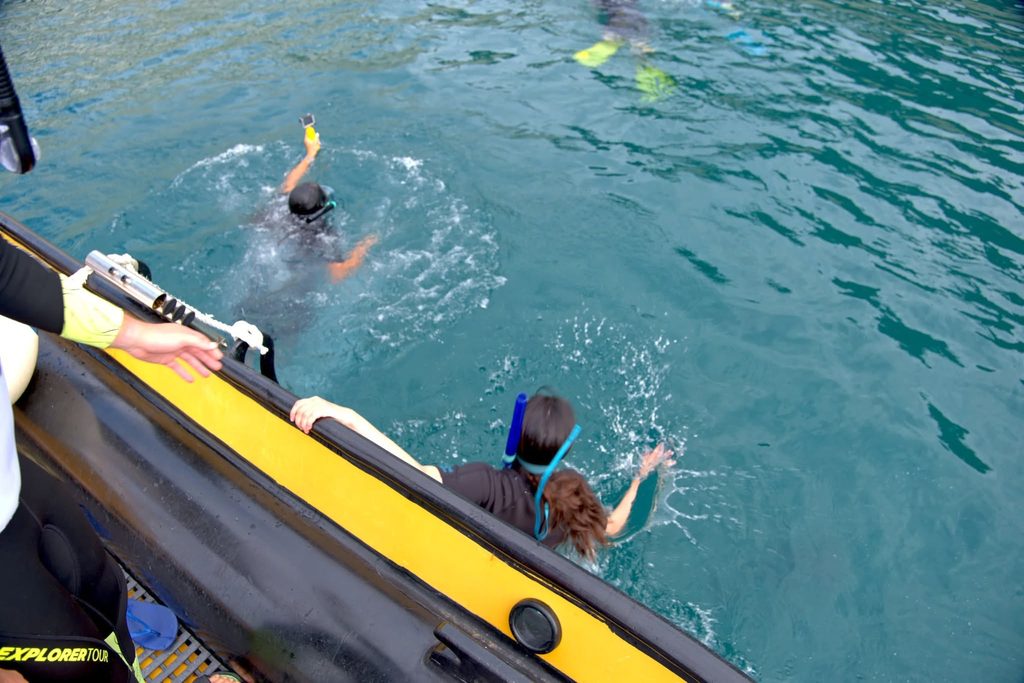 Giovani Soci in acqua durante lo snorkeling nel Golfo di Trieste