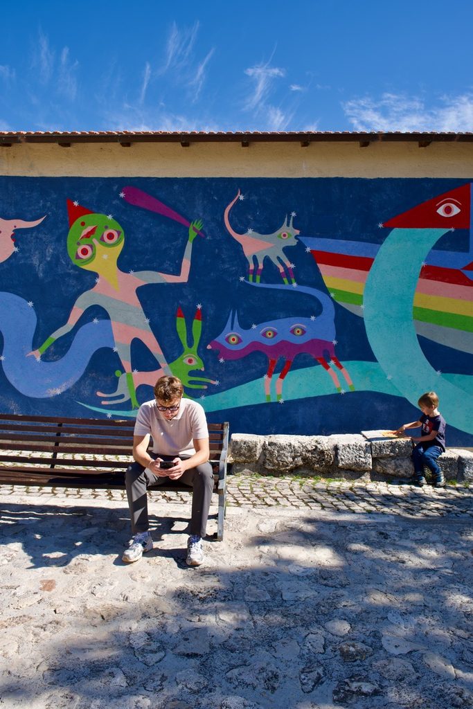Il murale di Gio Pistone DE-SIDERO ad Aielli che i Giovani Soci e Socie BCC hanno visitato al termine del 16° Forum