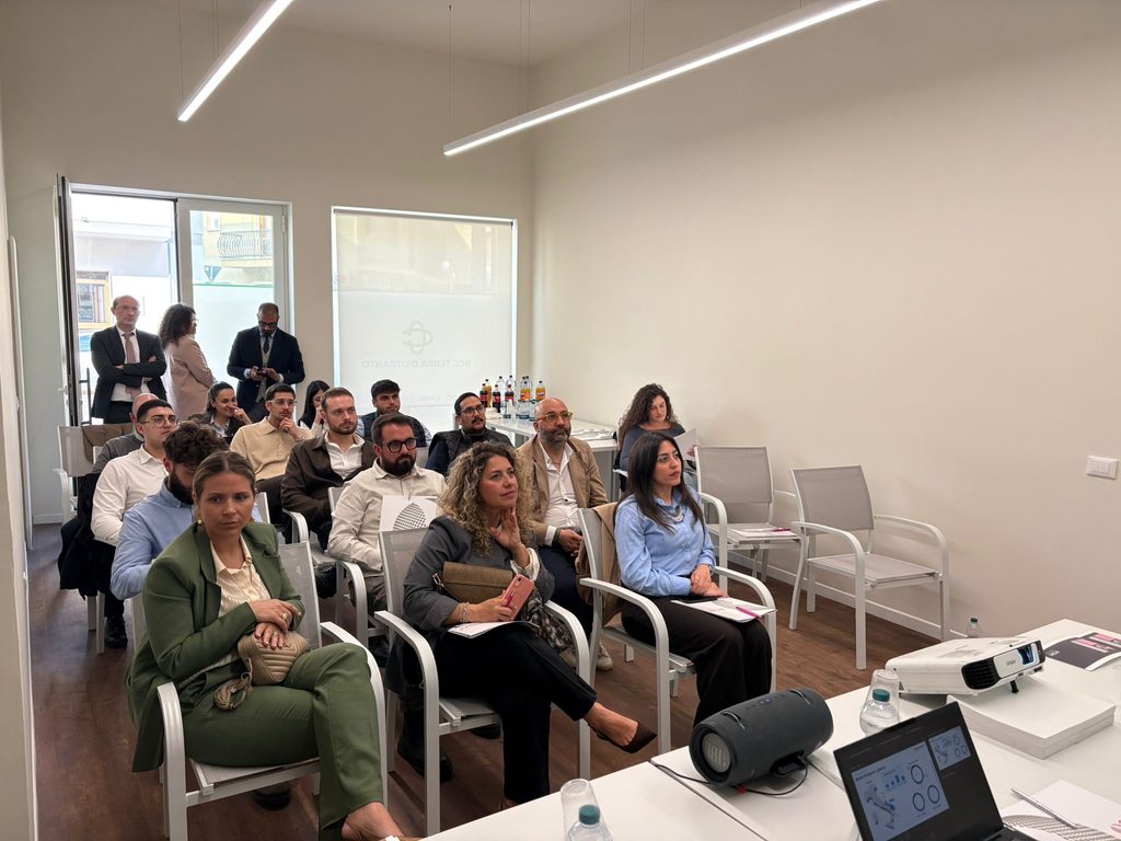 La platea del laboratorio organizzato dal Gruppo Giovani Soci BCC Terra d'Otranto a Carmiano